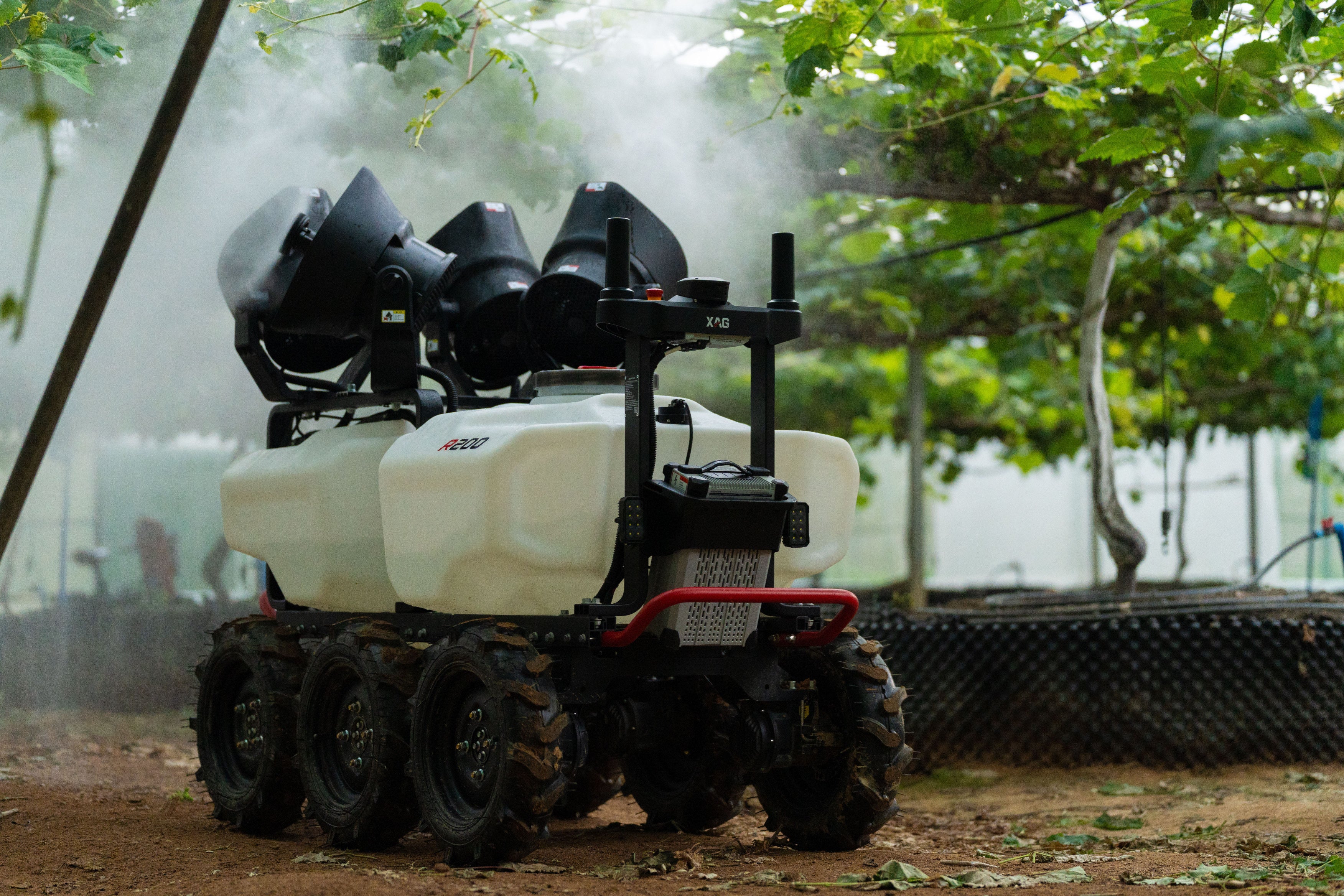 XAG R200 Agricultural Rover RevoSpray