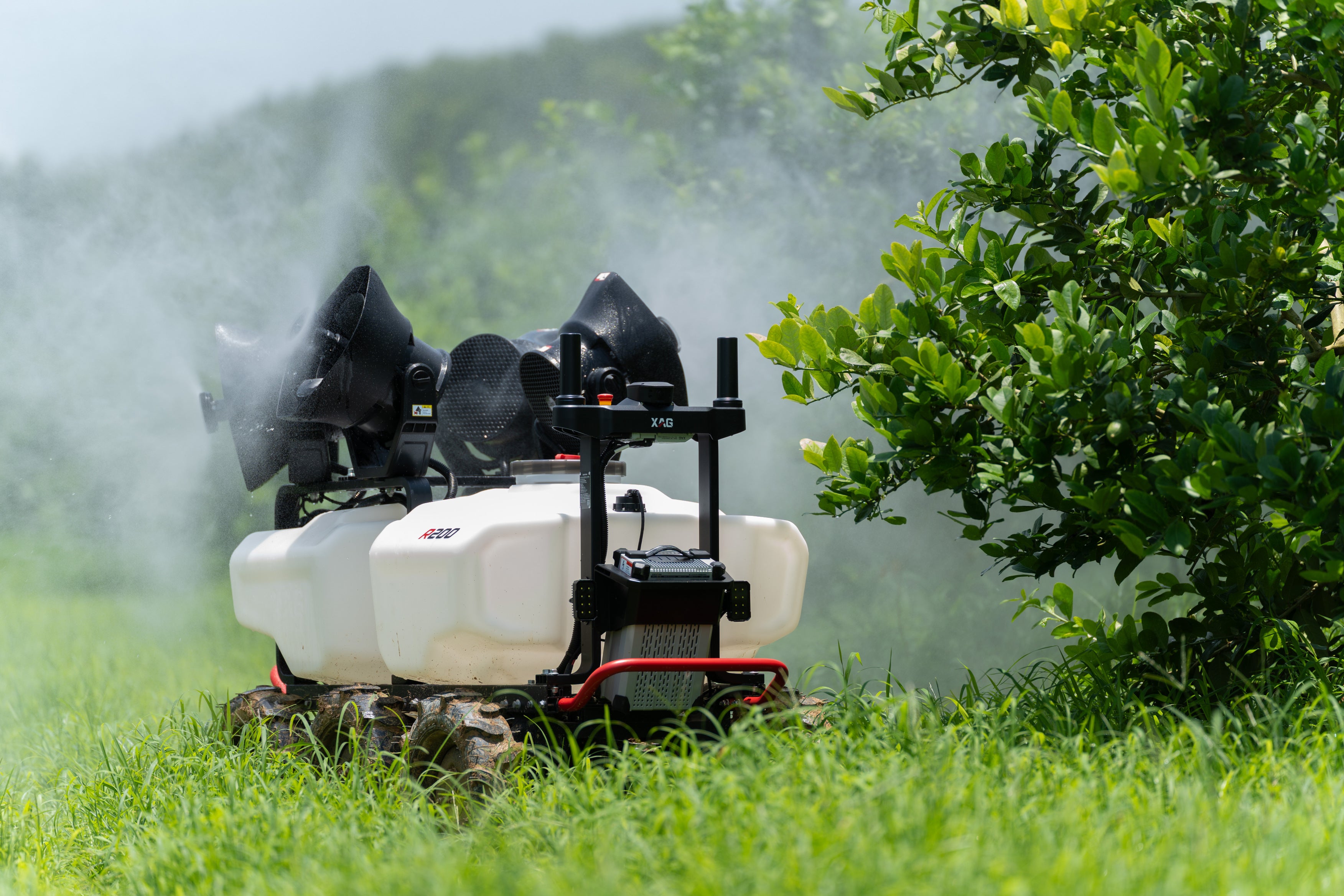 XAG R200 Agricultural Rover RevoSpray
