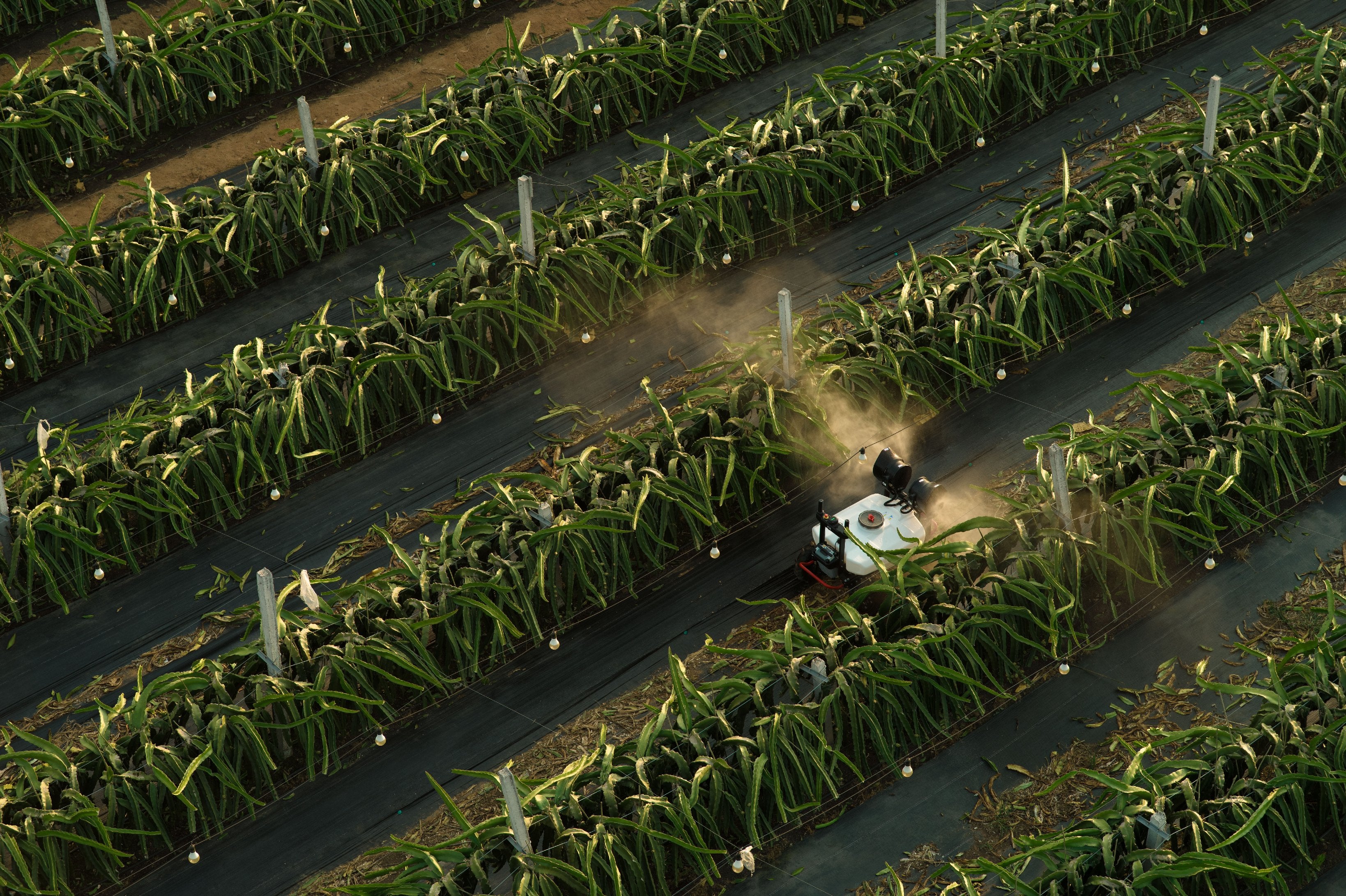 XAG R100 Agricultural Rover RevoSpray